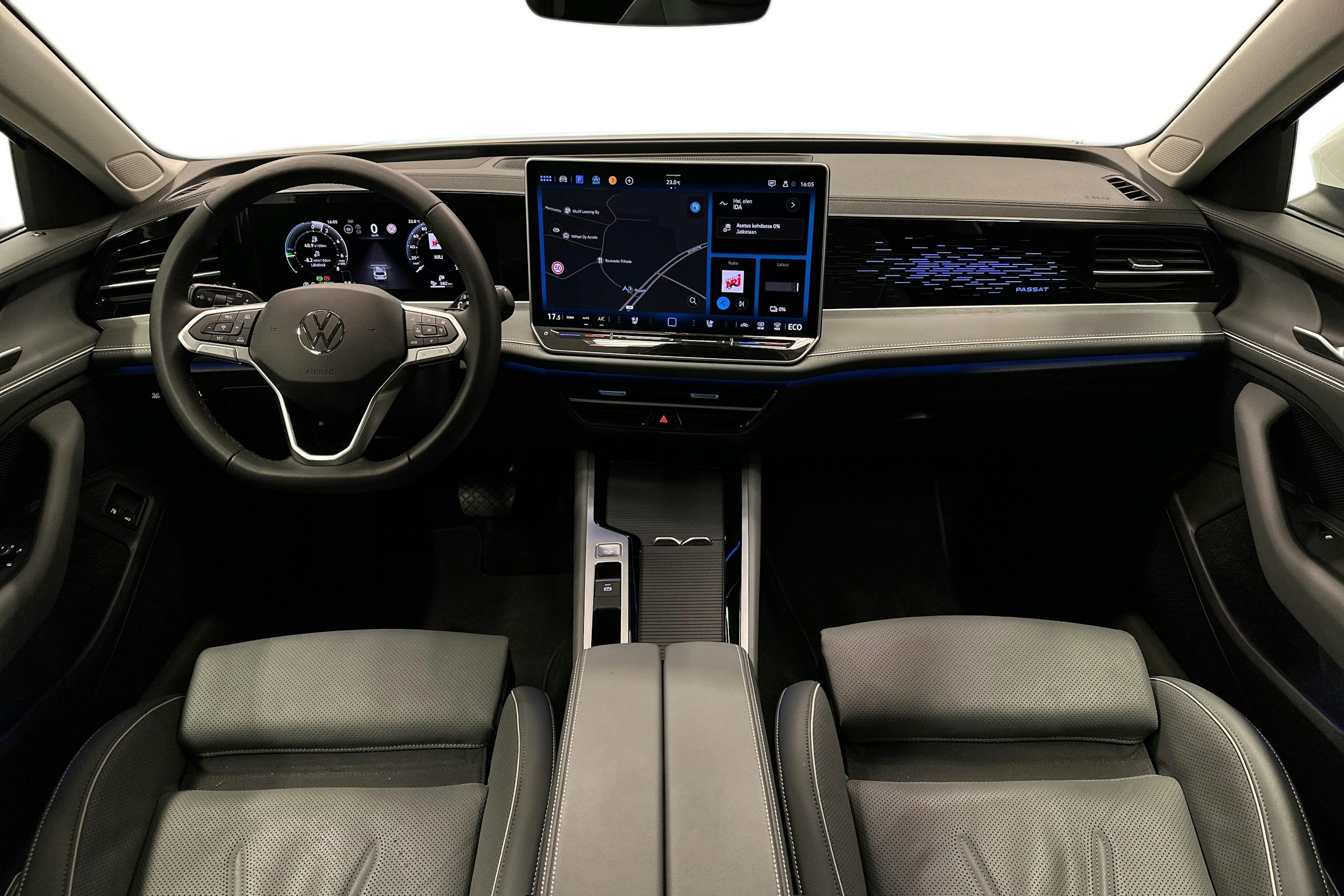 valkoinen Volkswagen Passat 2024 kuva 9.
