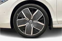 valkoinen Volkswagen Passat 2024 kuva 11.