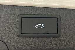 valkoinen Volkswagen Passat 2024 kuva 15.