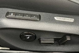 valkoinen Volkswagen Passat 2024 kuva 19.