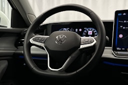 valkoinen Volkswagen Passat 2024 kuva 20.