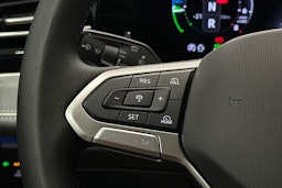 valkoinen Volkswagen Passat 2024 kuva 21.