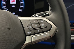 valkoinen Volkswagen Passat 2024 kuva 22.