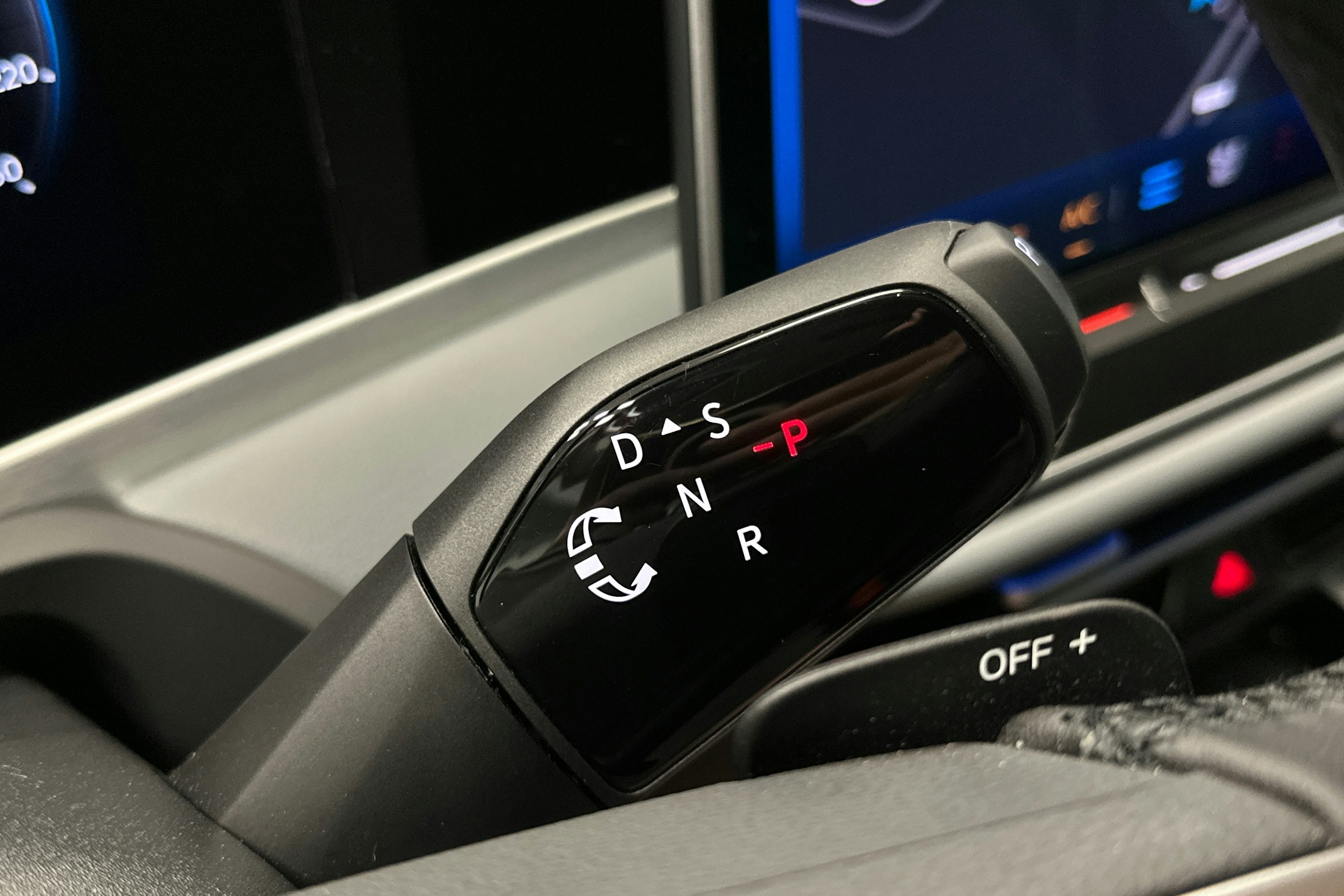 valkoinen Volkswagen Passat 2024 kuva 23.