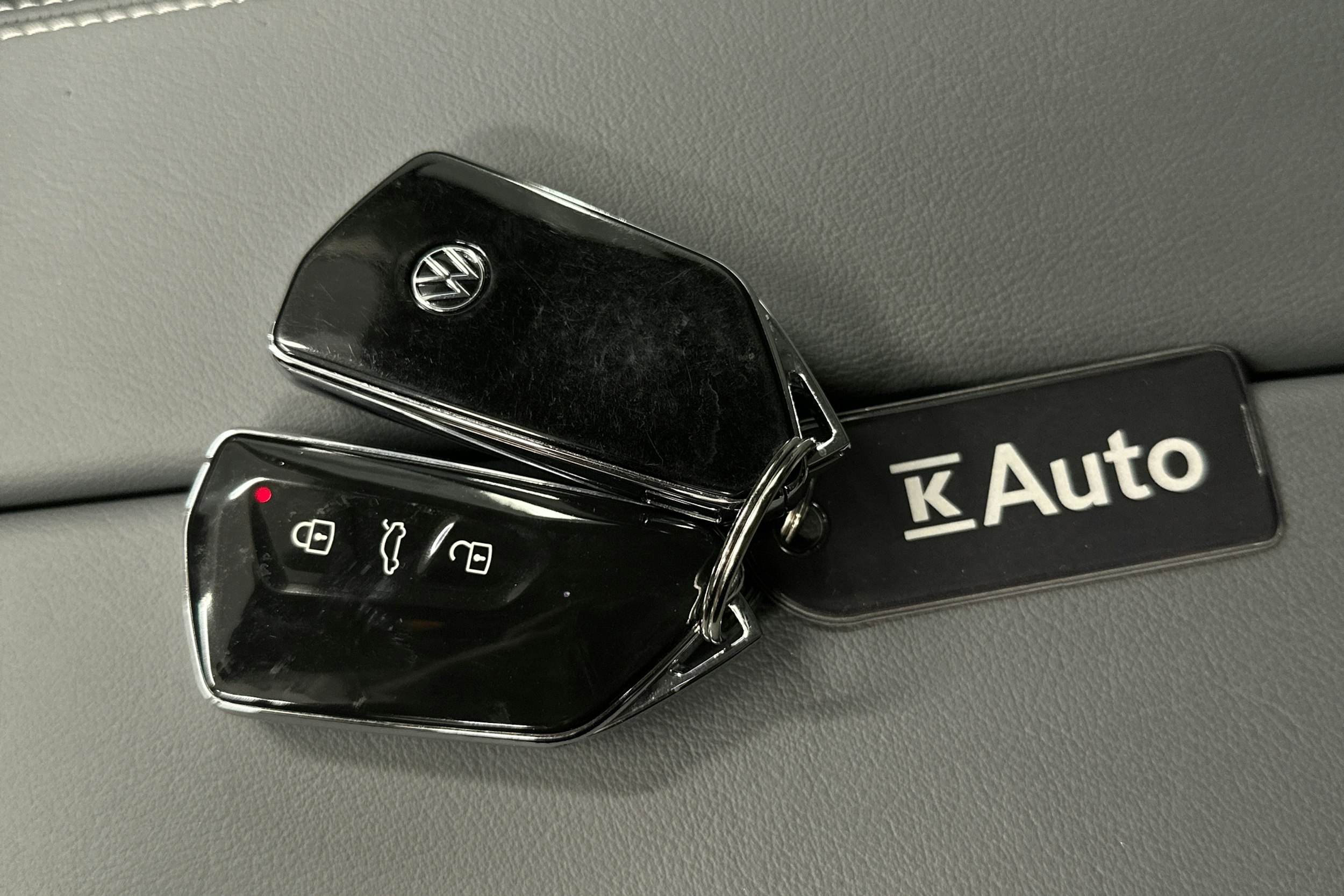 valkoinen Volkswagen Passat 2024 kuva 37.