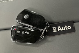 valkoinen Volkswagen Passat 2024 kuva 37.