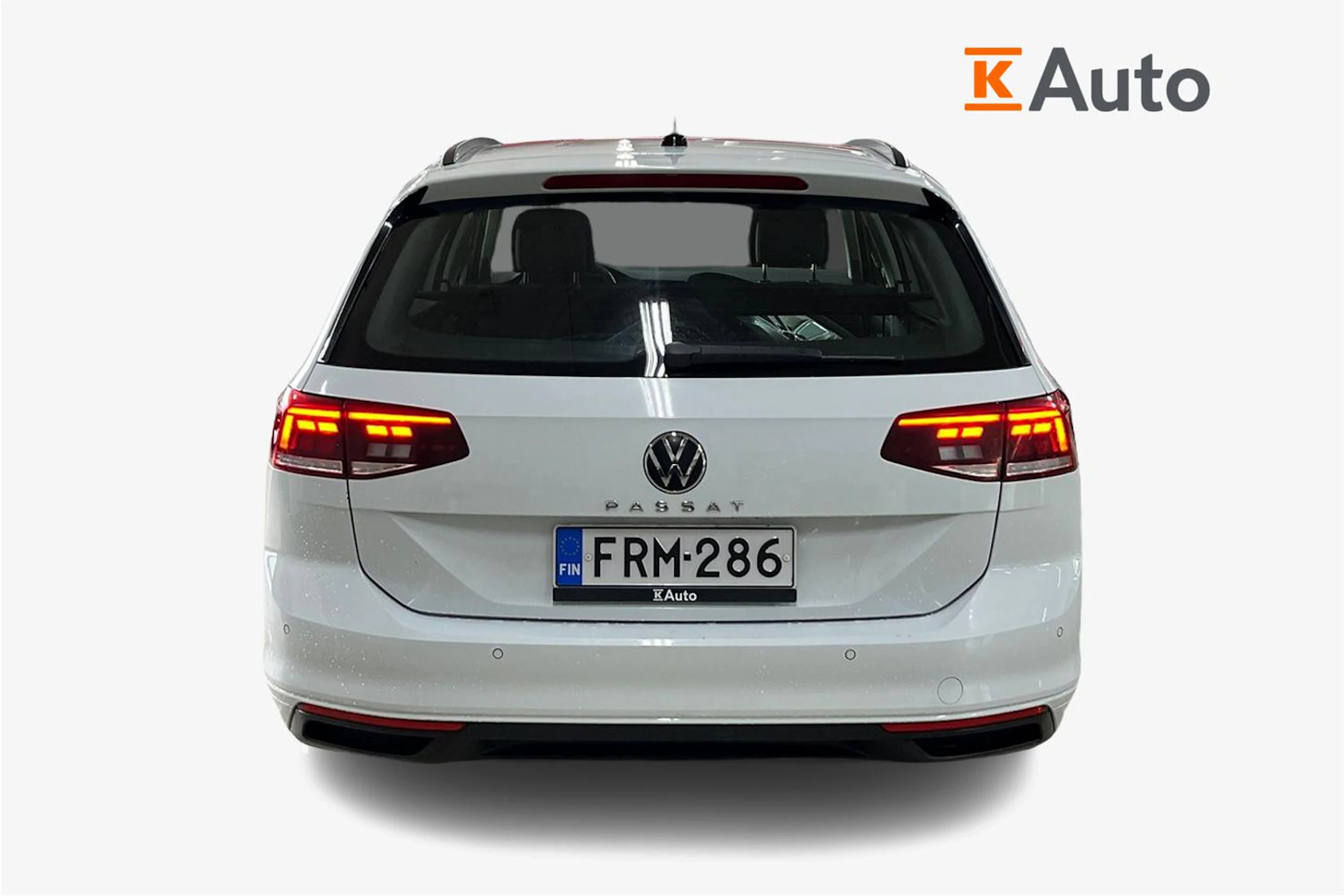 Valkoinen Volkswagen PASSAT 2024 kuva 4.