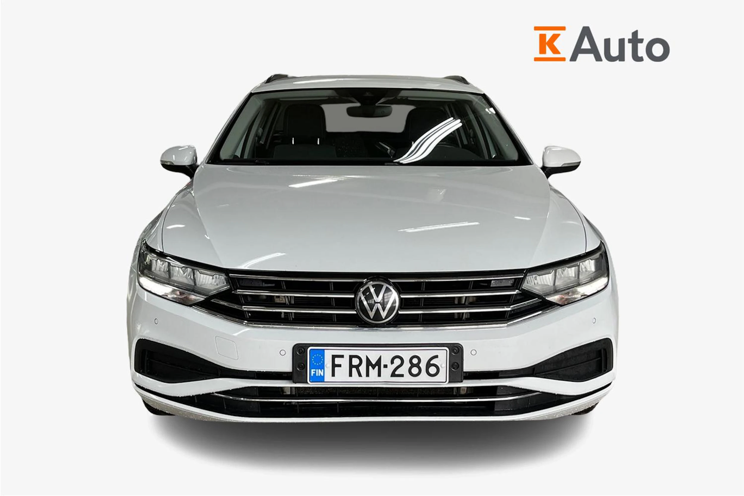Valkoinen Volkswagen PASSAT 2024 kuva 5.