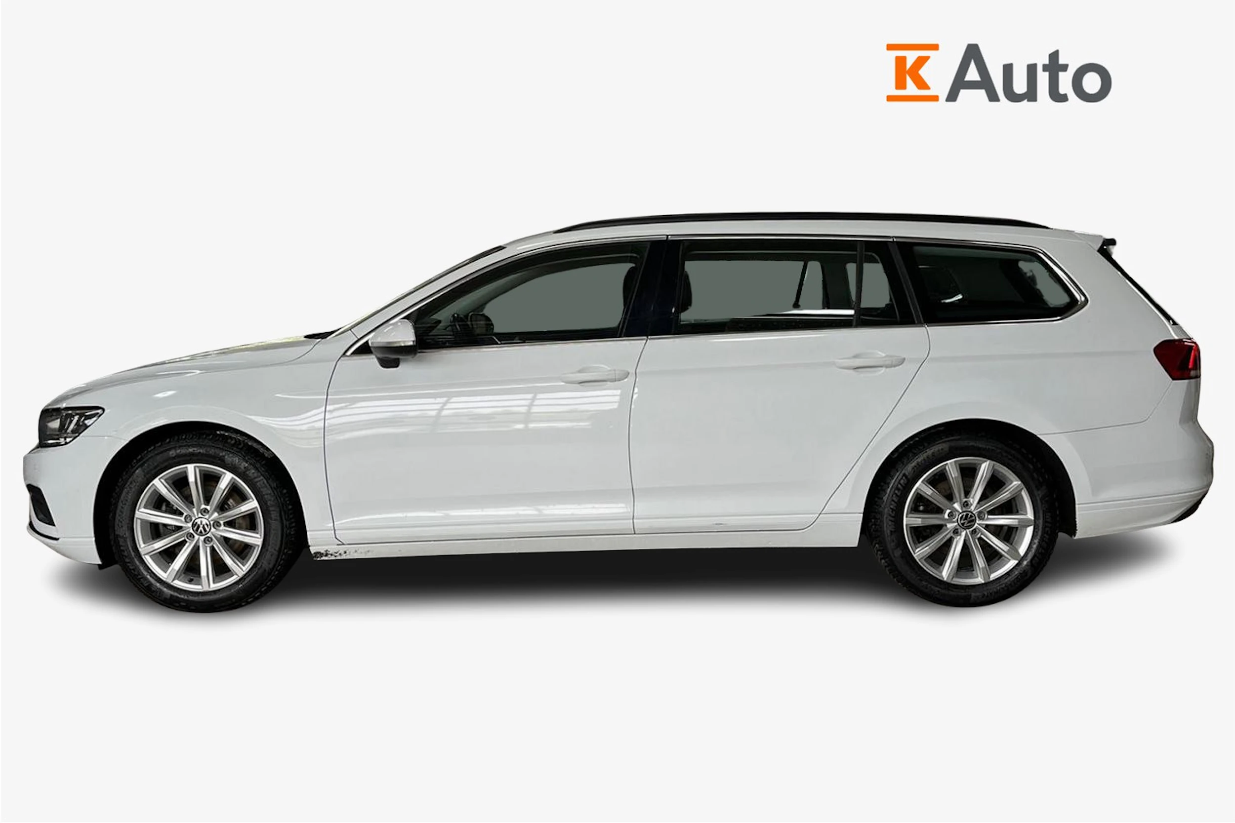 Valkoinen Volkswagen PASSAT 2024 kuva 7.