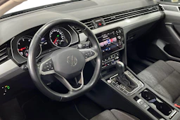Valkoinen Volkswagen PASSAT 2024 kuva 8.