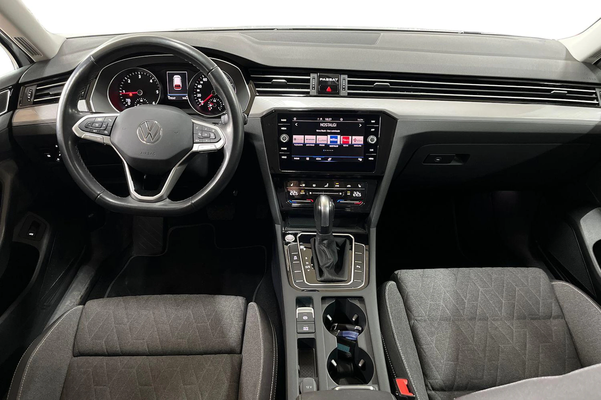 Valkoinen Volkswagen PASSAT 2024 kuva 9.