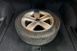 Valkoinen Volkswagen PASSAT 2024 kuva 13.