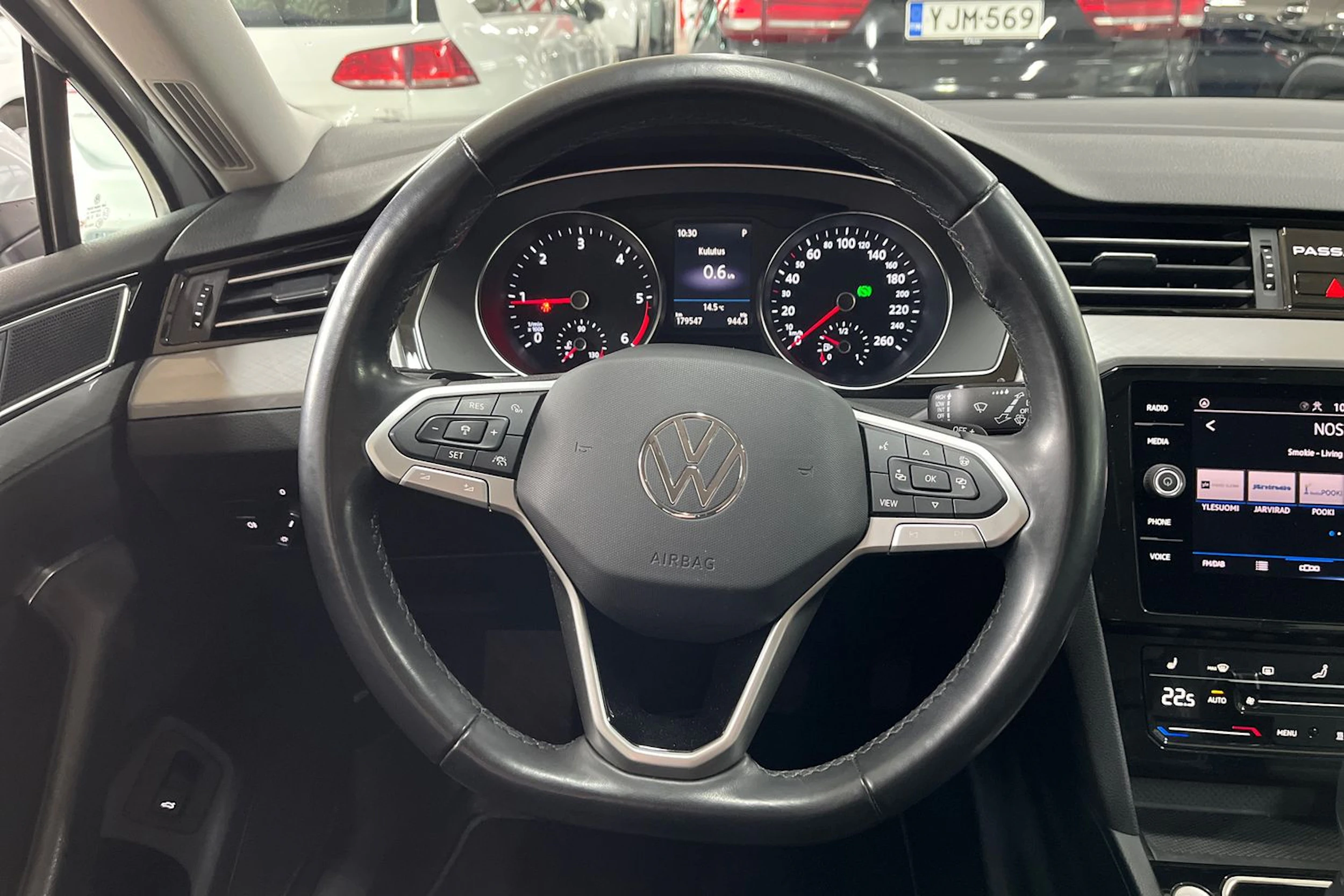 Valkoinen Volkswagen PASSAT 2024 kuva 16.