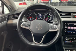 Valkoinen Volkswagen PASSAT 2024 kuva 16.
