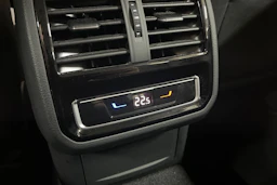 Valkoinen Volkswagen PASSAT 2024 kuva 17.