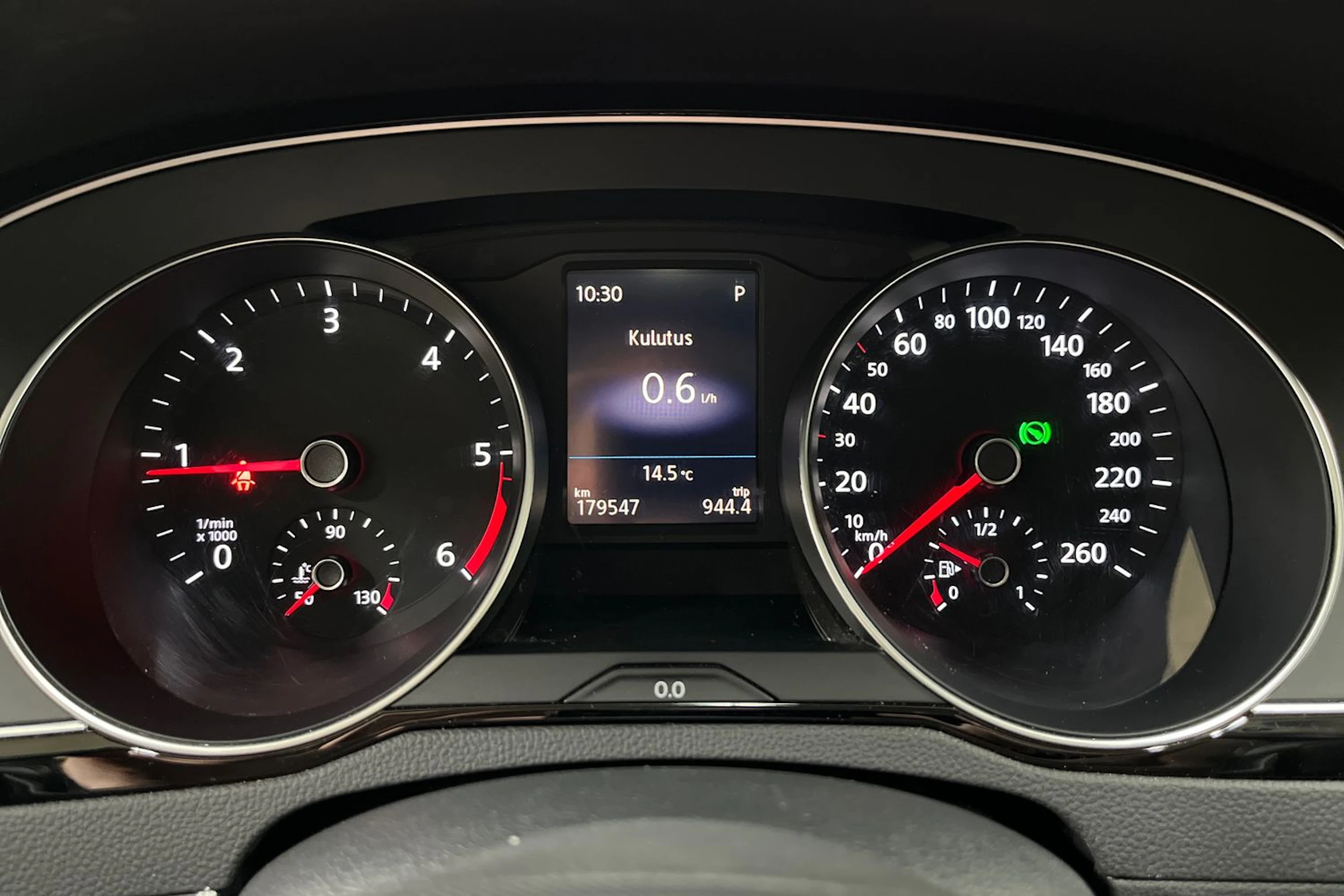 Valkoinen Volkswagen PASSAT 2024 kuva 18.