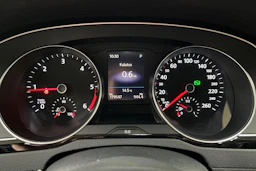 Valkoinen Volkswagen PASSAT 2024 kuva 18.
