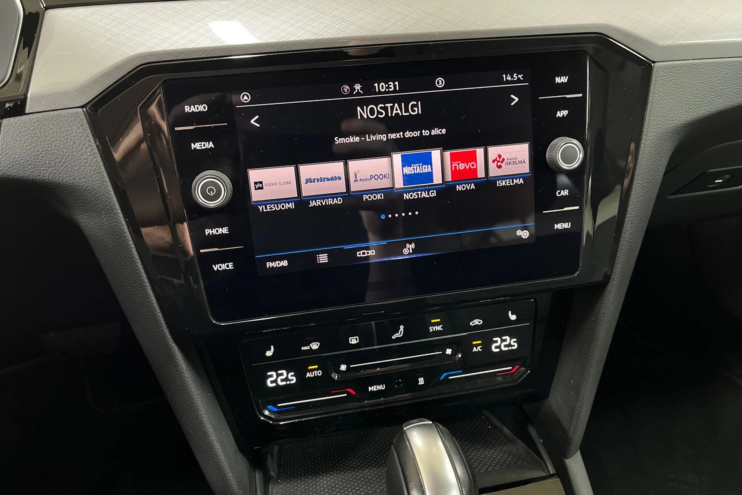 Valkoinen Volkswagen PASSAT 2024 kuva 19.
