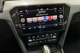 Valkoinen Volkswagen PASSAT 2024 kuva 19.