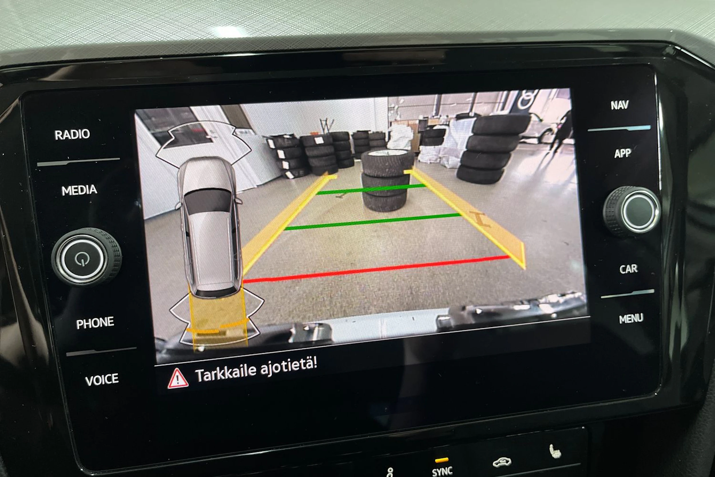 Valkoinen Volkswagen PASSAT 2024 kuva 20.