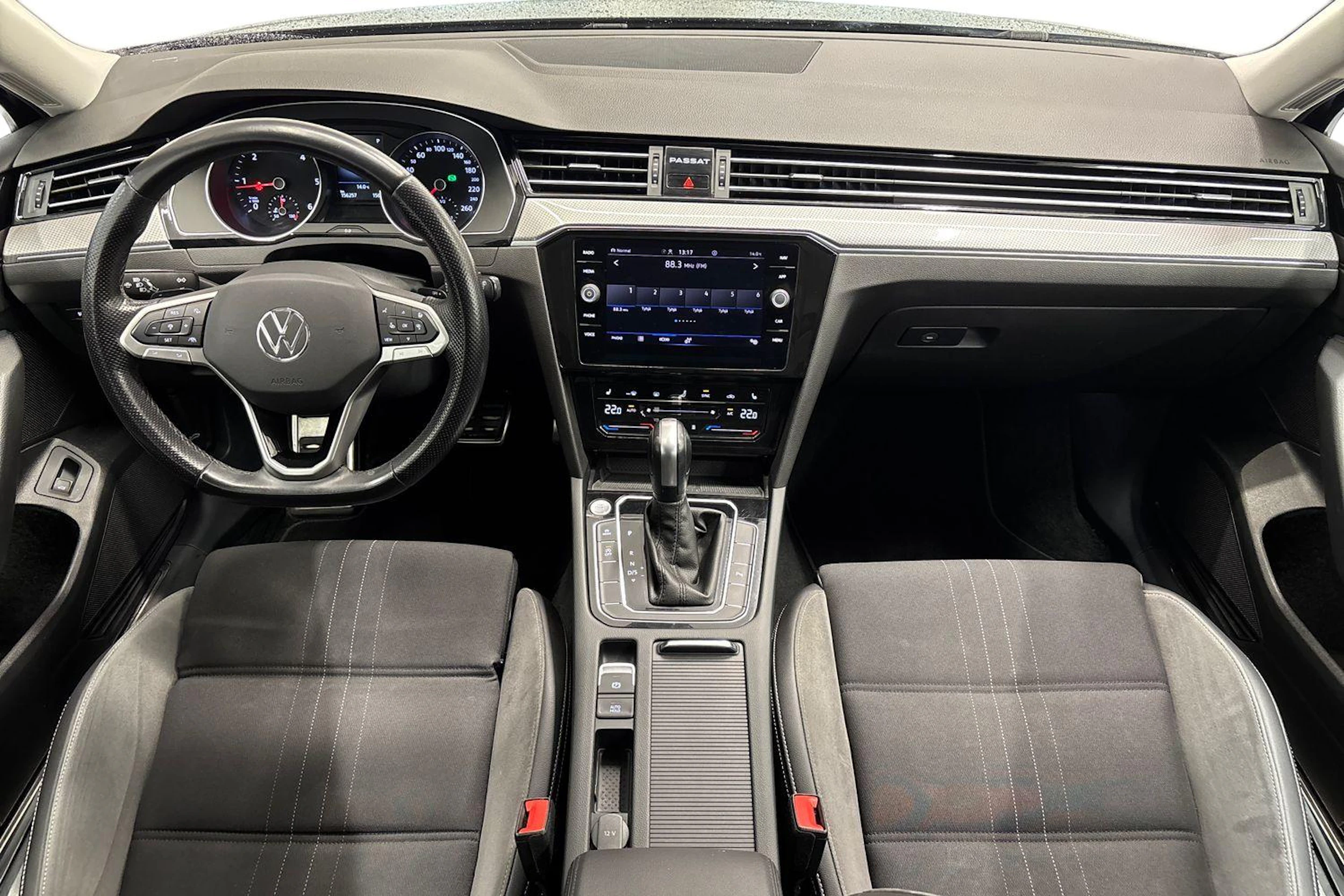 musta Volkswagen Passat 2024 kuva 7.