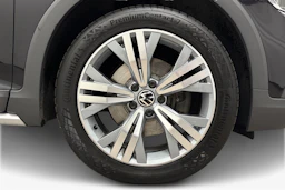musta Volkswagen Passat 2024 kuva 9.