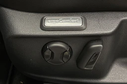 musta Volkswagen Passat 2024 kuva 12.