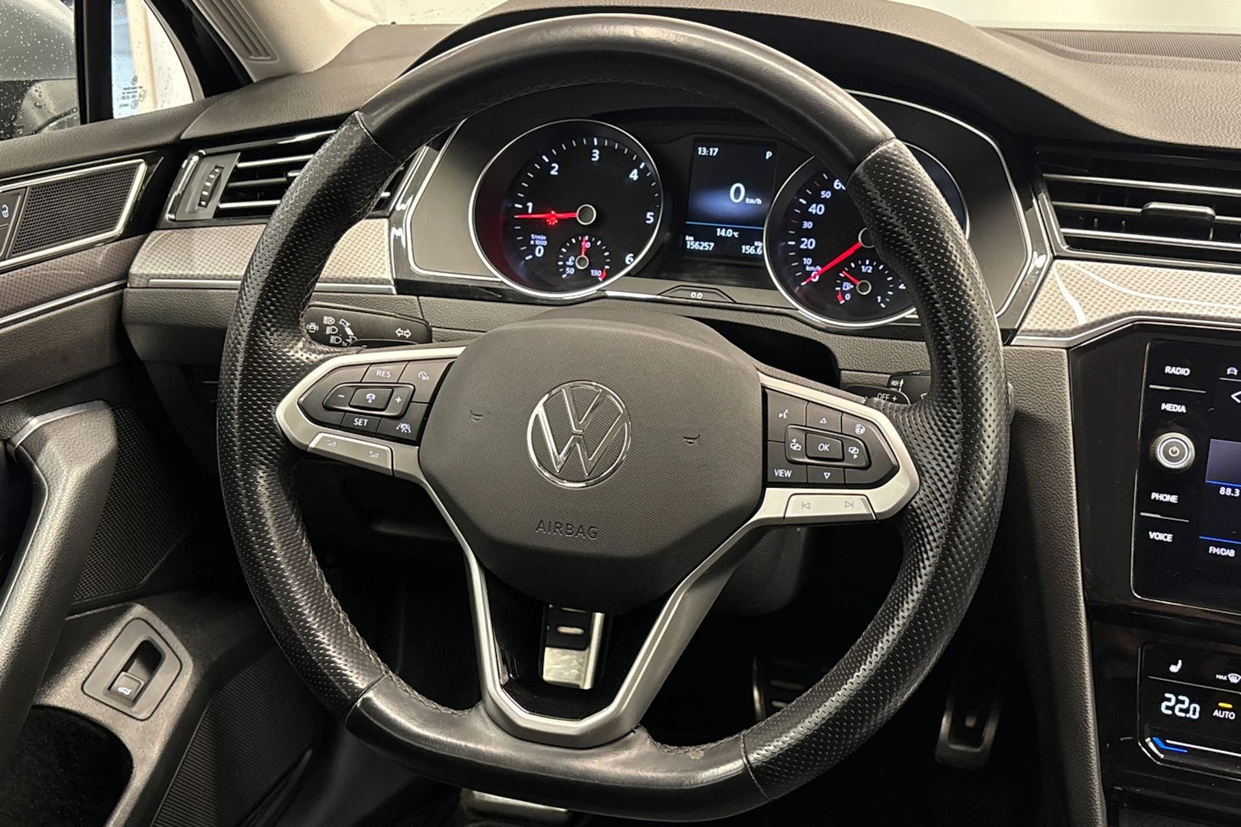 musta Volkswagen Passat 2024 kuva 13.