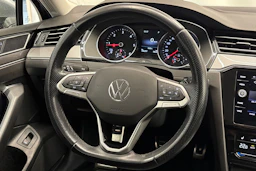 musta Volkswagen Passat 2024 kuva 13.