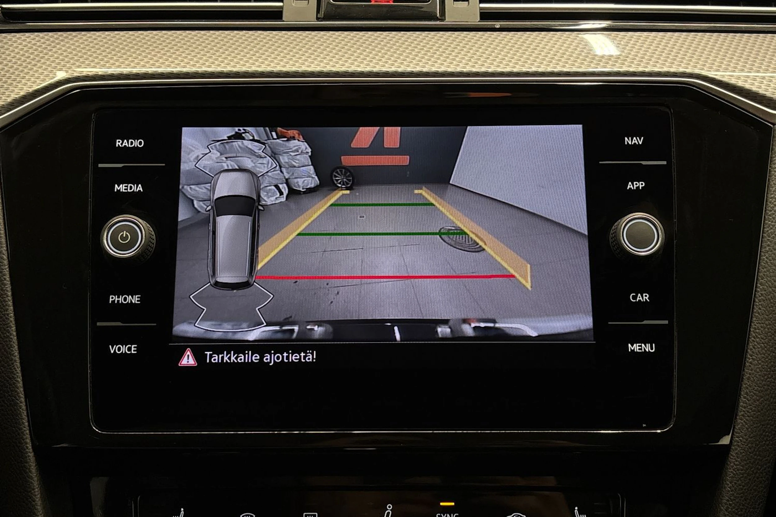 musta Volkswagen Passat 2024 kuva 17.