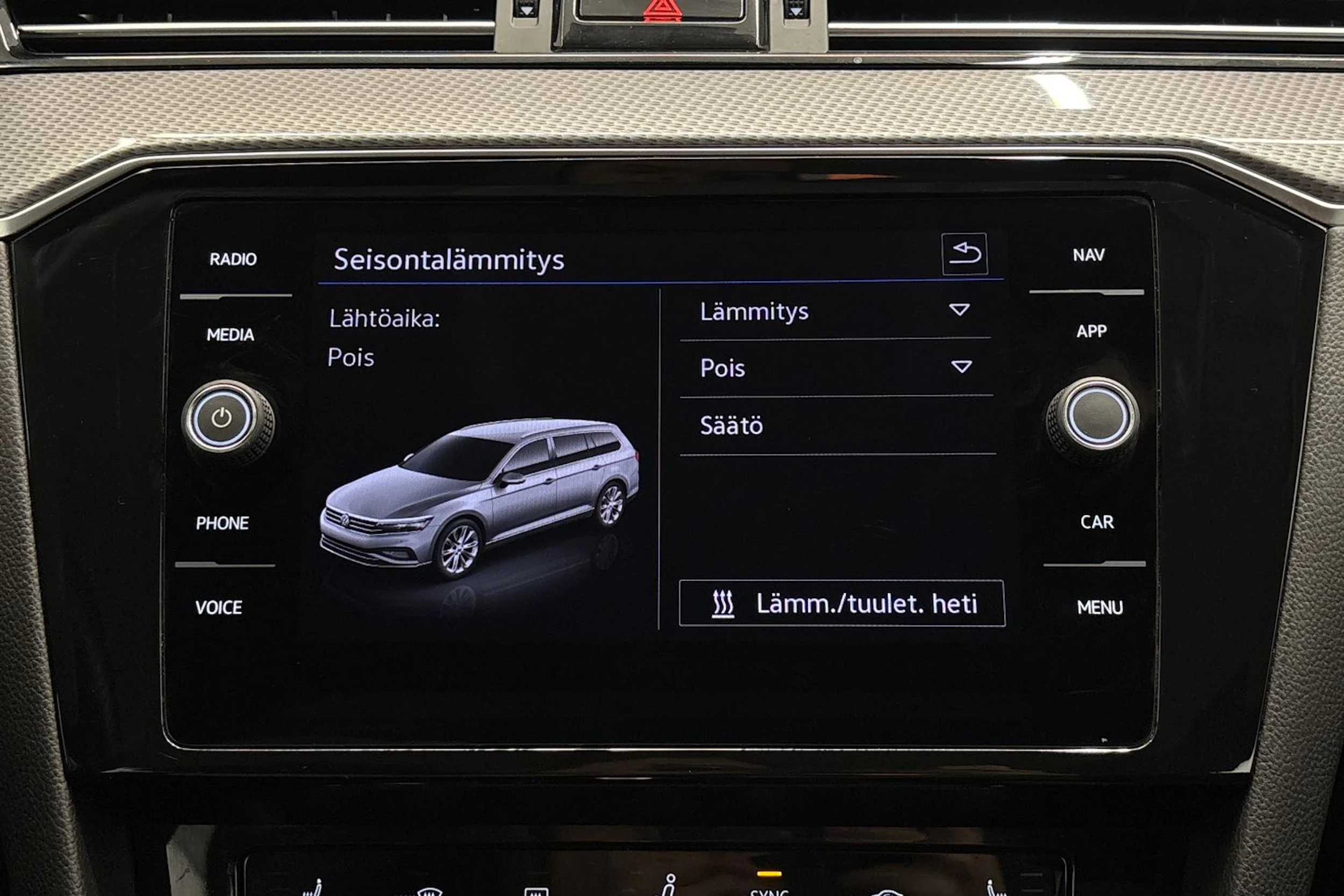 musta Volkswagen Passat 2024 kuva 18.