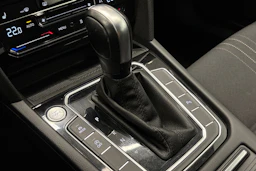 musta Volkswagen Passat 2024 kuva 21.