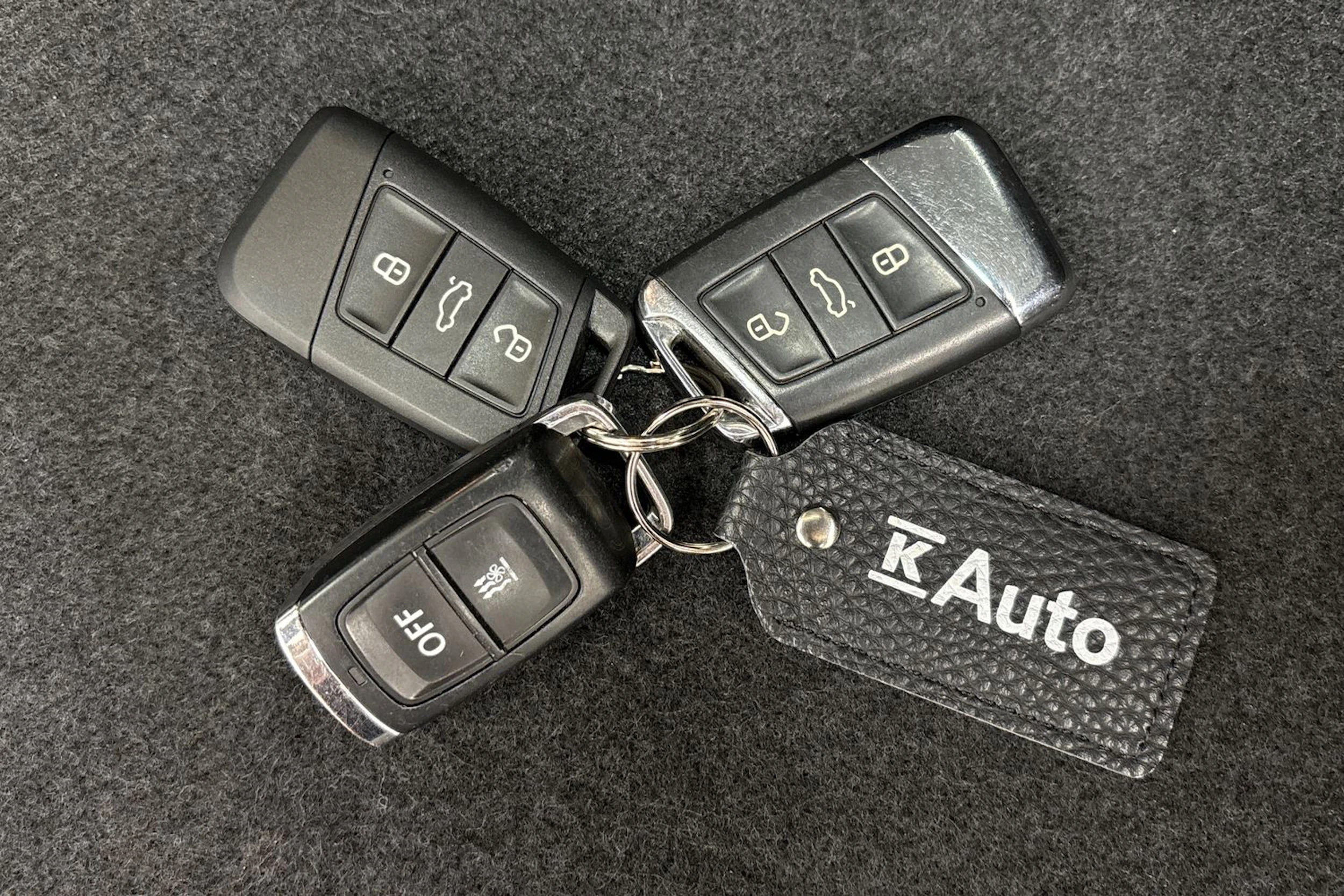 musta Volkswagen Passat 2024 kuva 25.