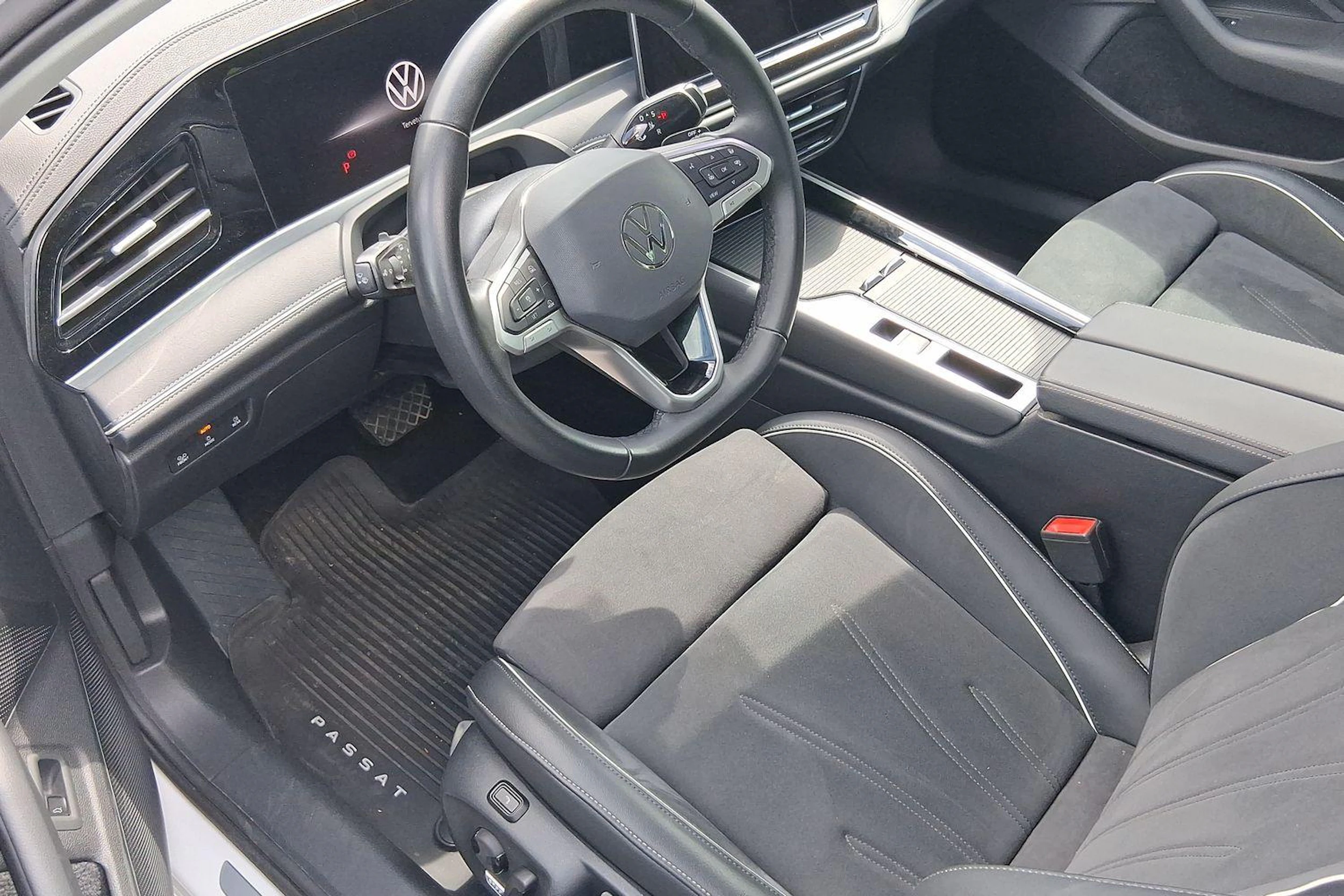 Valkoinen Volkswagen PASSAT 2024 kuva 3.