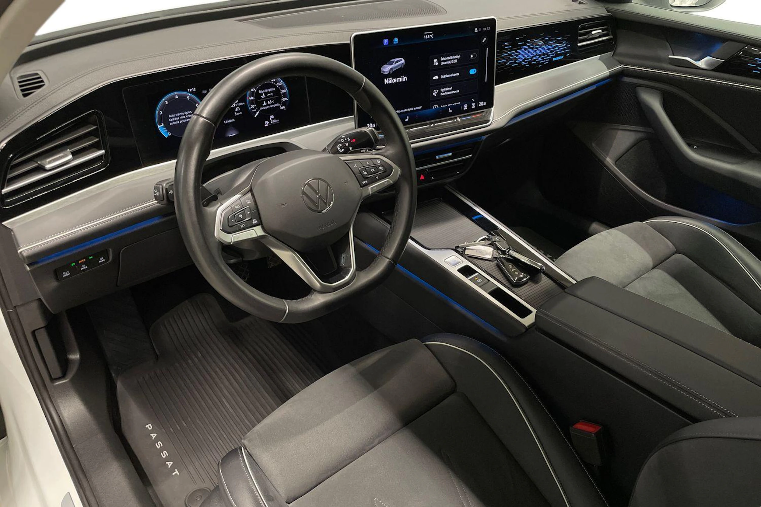 Valkoinen Volkswagen PASSAT 2024 kuva 8.