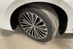 Valkoinen Volkswagen PASSAT 2024 kuva 13.