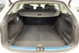Valkoinen Volkswagen PASSAT 2024 kuva 16.