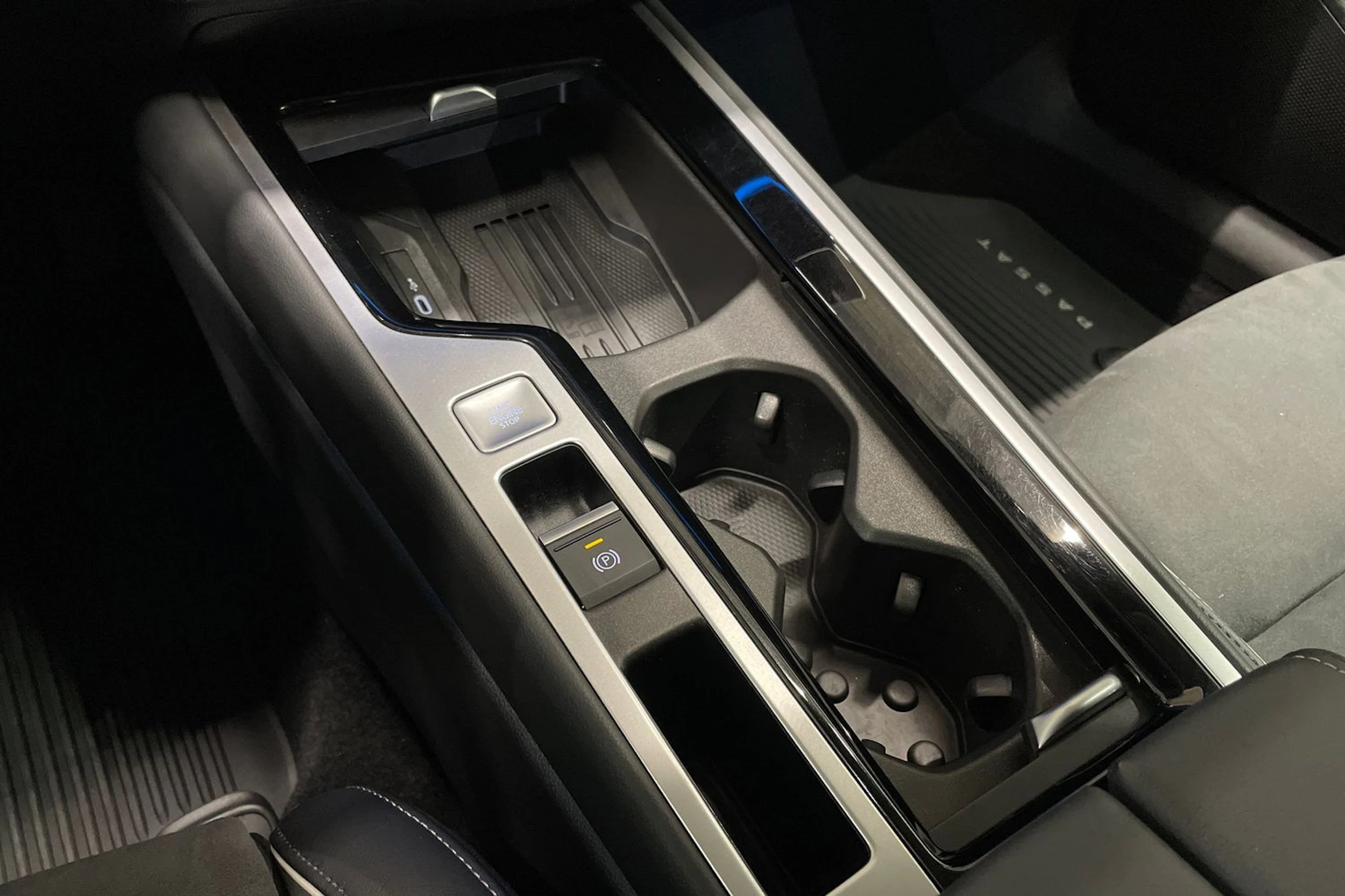 Valkoinen Volkswagen PASSAT 2024 kuva 27.