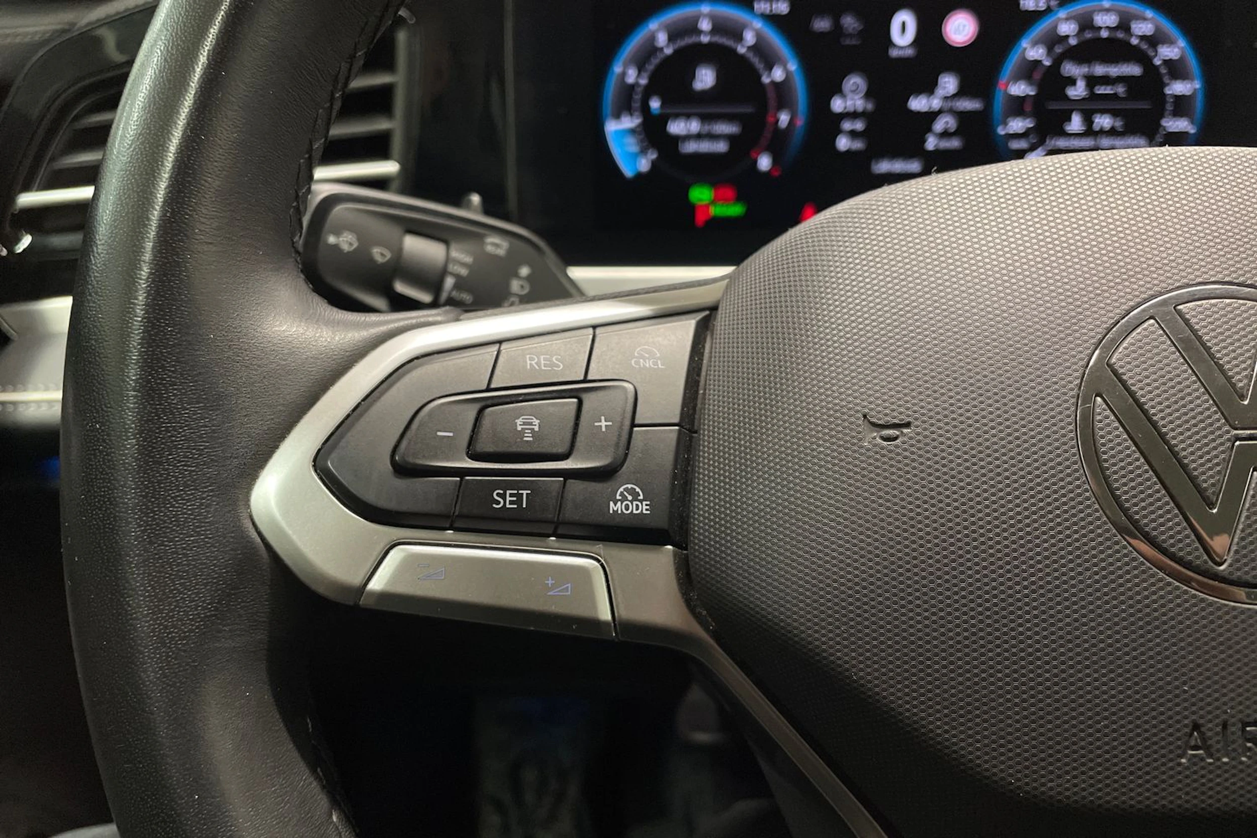 Valkoinen Volkswagen PASSAT 2024 kuva 29.