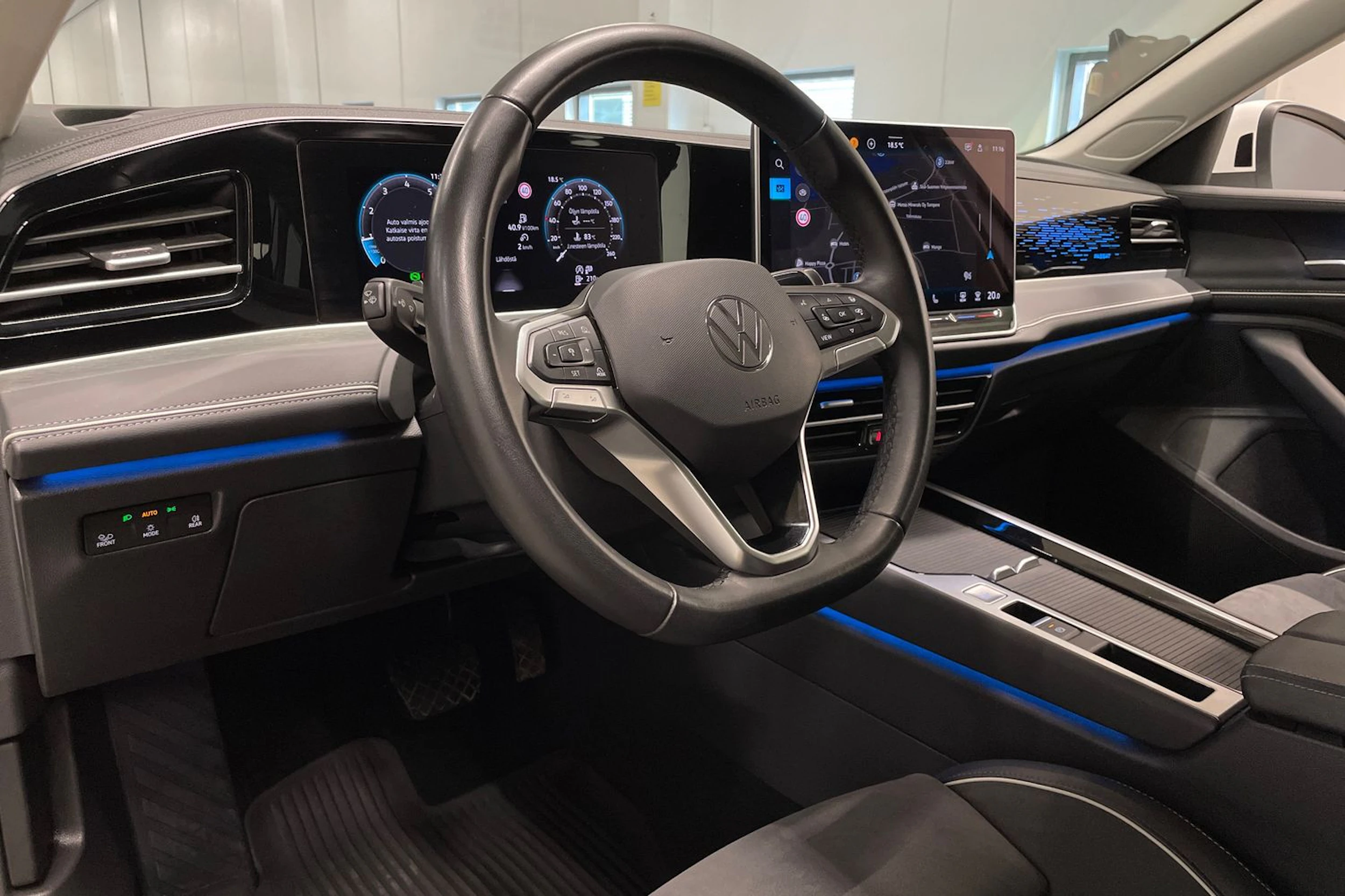 Valkoinen Volkswagen PASSAT 2024 kuva 33.