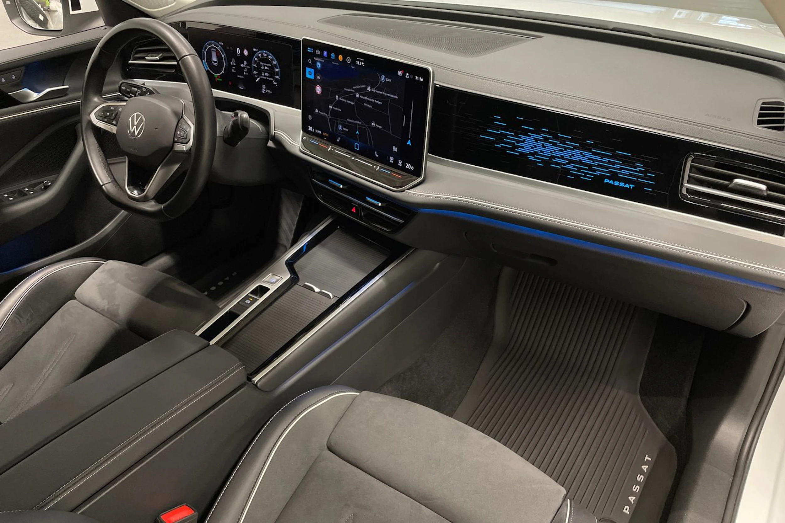 Valkoinen Volkswagen PASSAT 2024 kuva 35.