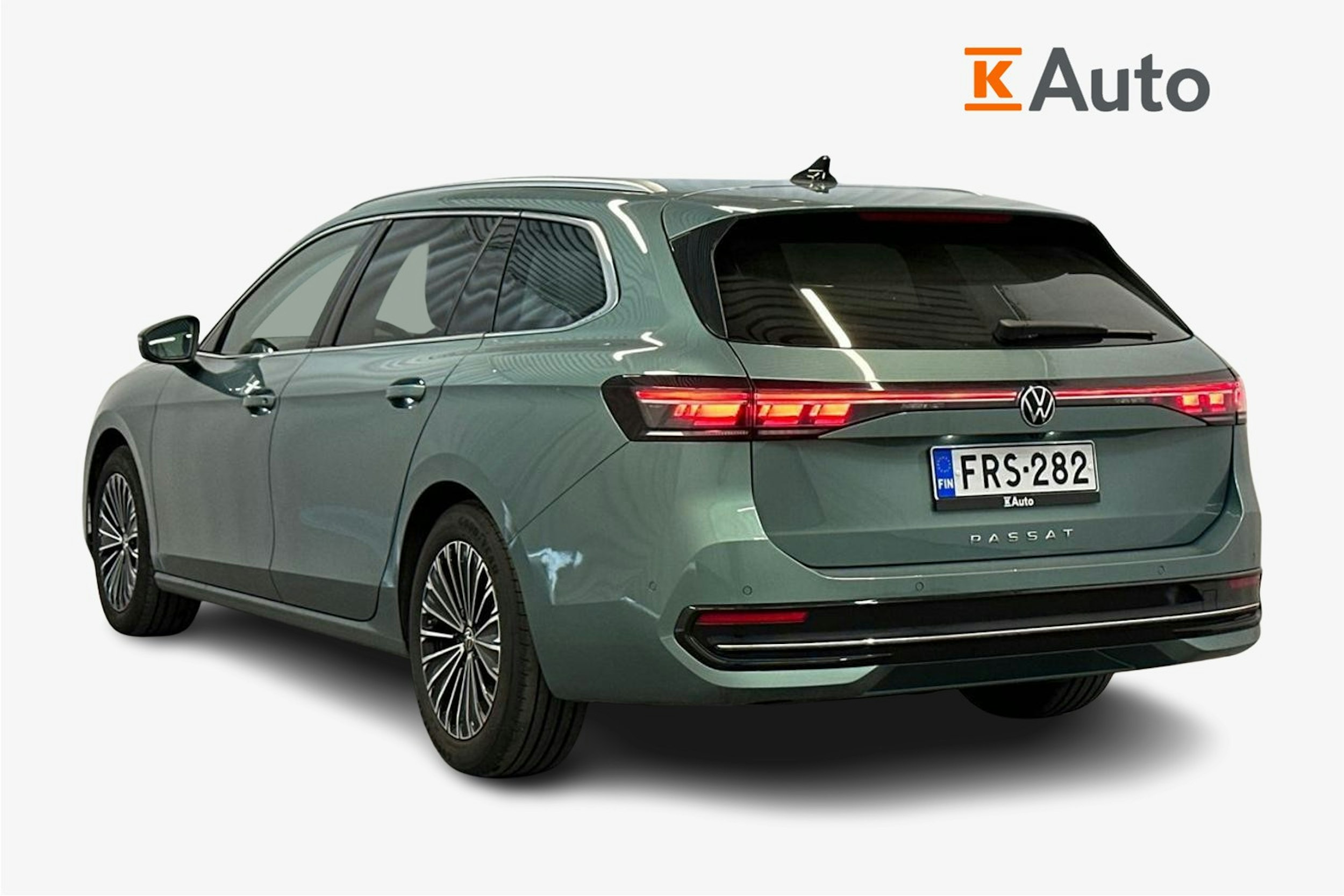vihreä Volkswagen Passat 2024 kuva 2.