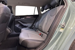 vihreä Volkswagen Passat 2024 kuva 10.