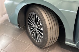 vihreä Volkswagen Passat 2024 kuva 13.