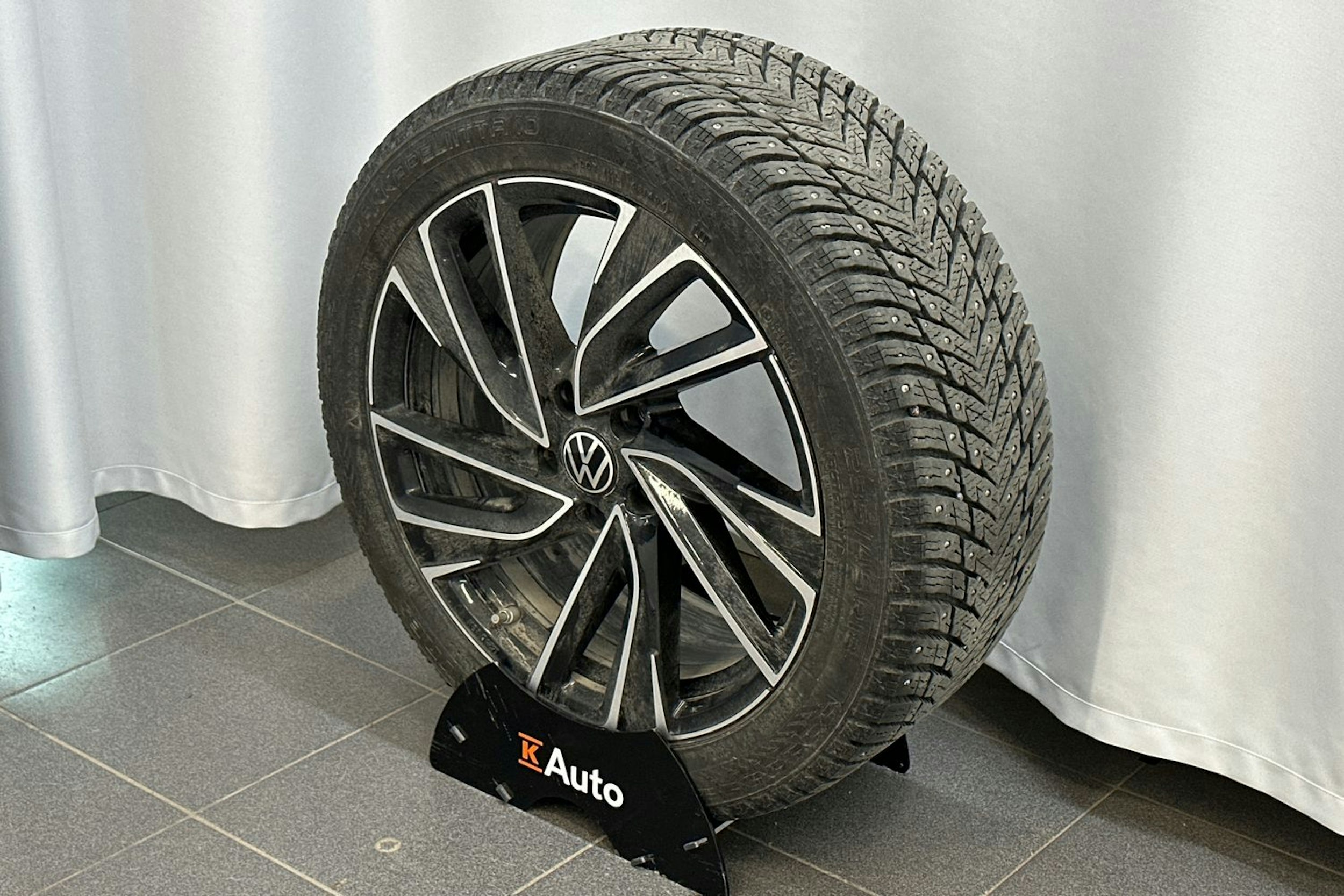 vihreä Volkswagen Passat 2024 kuva 14.