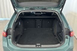 vihreä Volkswagen Passat 2024 kuva 15.