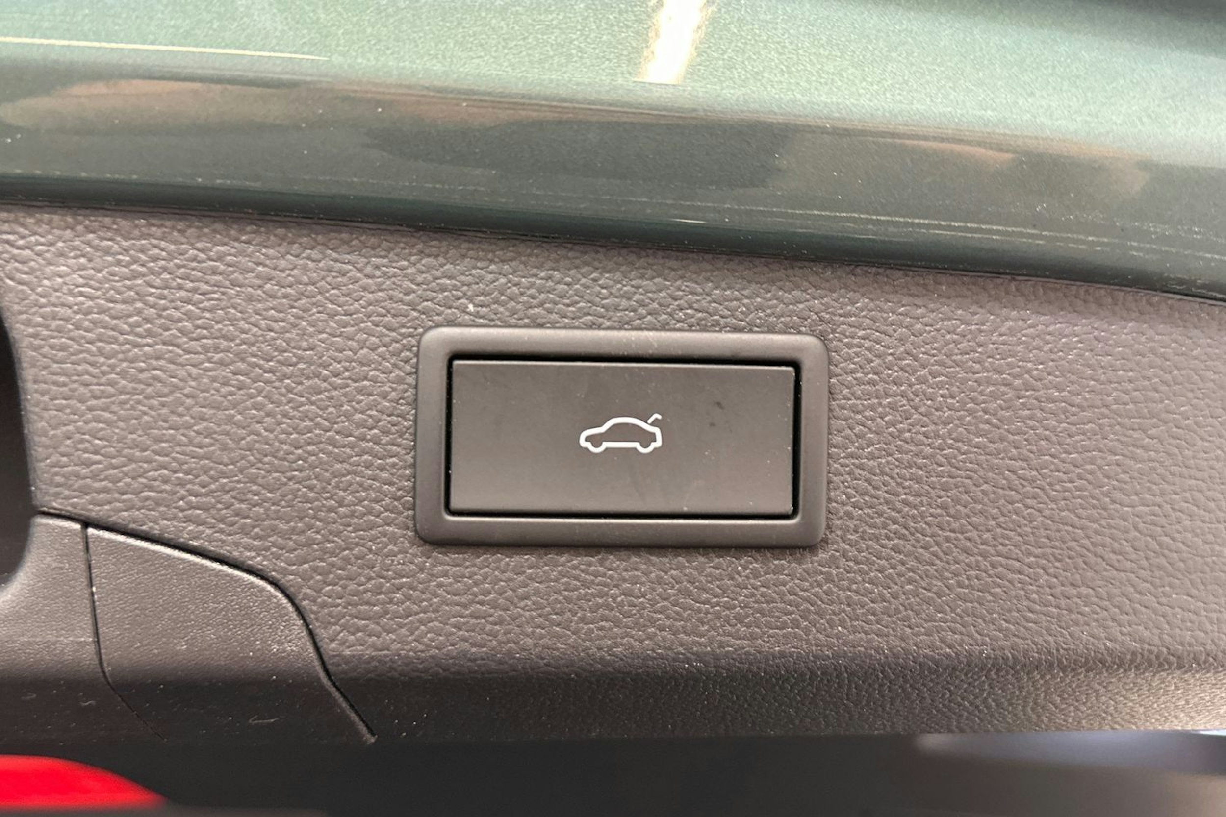 vihreä Volkswagen Passat 2024 kuva 16.