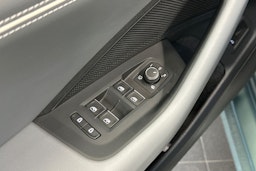 vihreä Volkswagen Passat 2024 kuva 17.