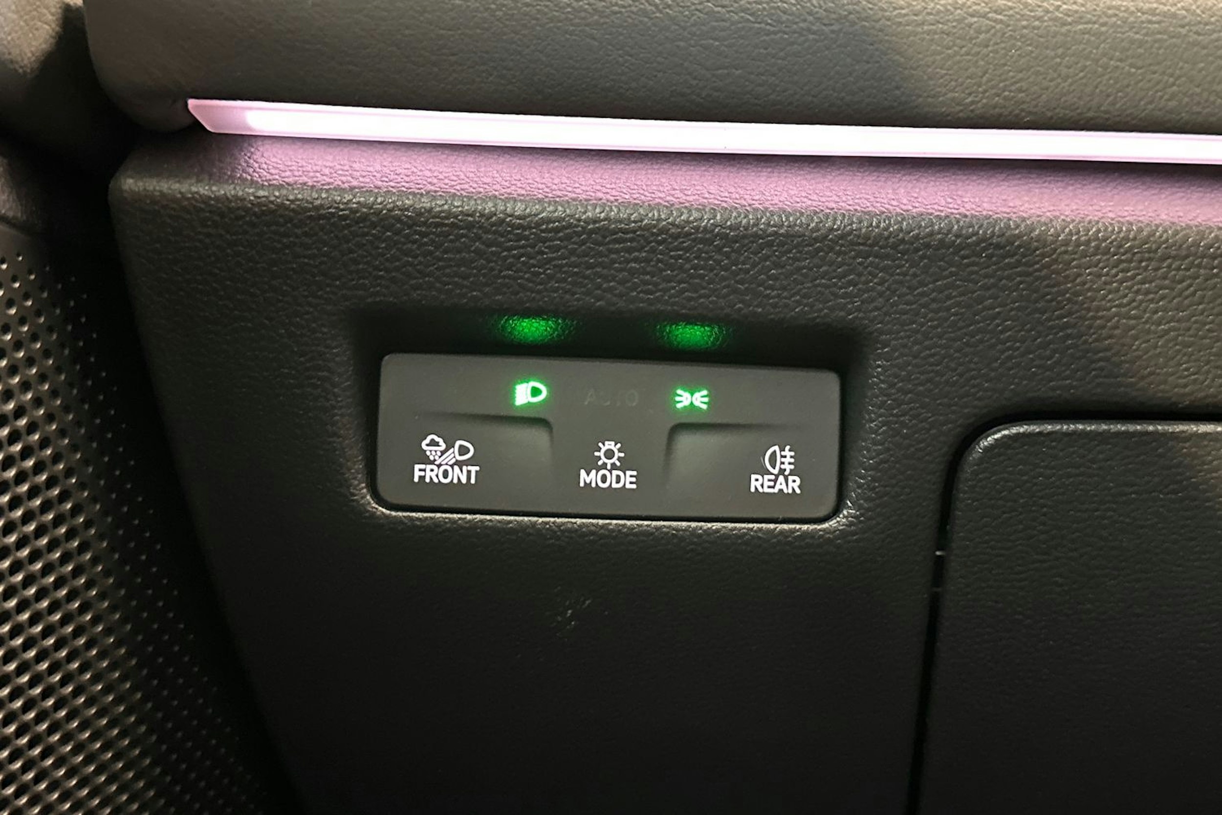 vihreä Volkswagen Passat 2024 kuva 18.