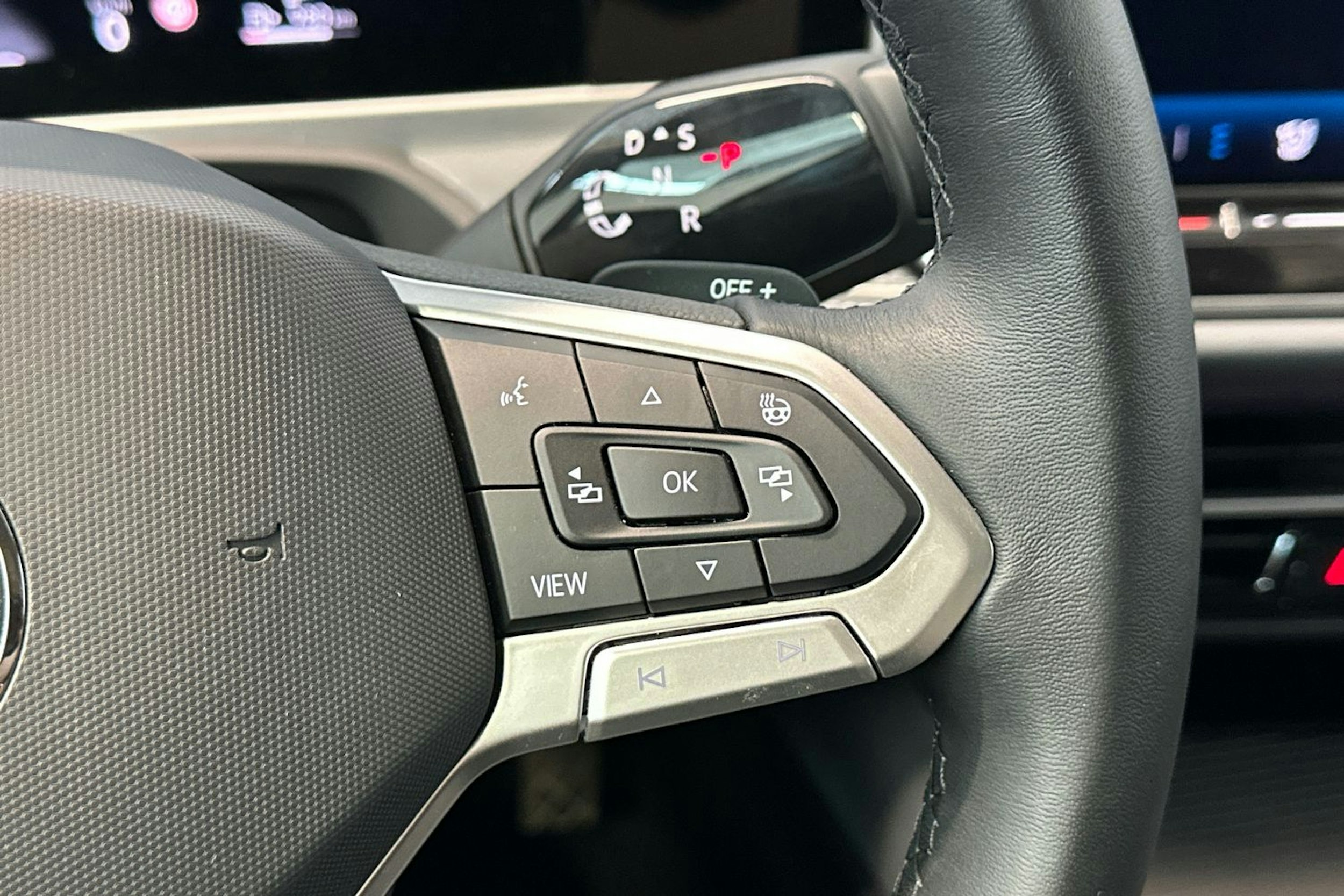 vihreä Volkswagen Passat 2024 kuva 21.